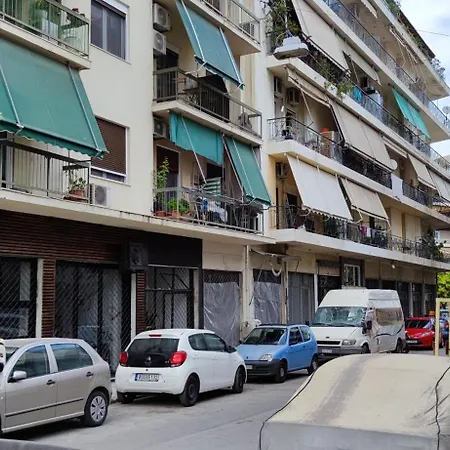 White Near The Acropolis Apartment *